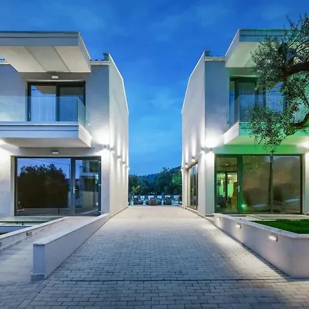 Daria Essence מלון 4*