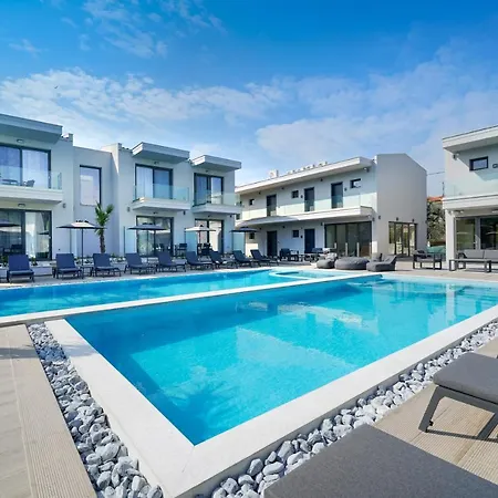 מלון Daria Essence