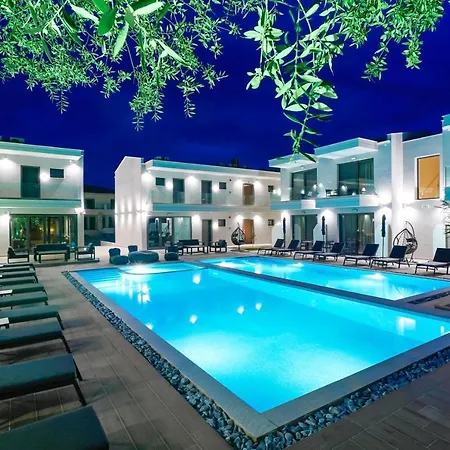 מלון Daria Essence 4*