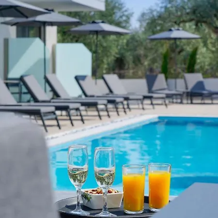 מלון Daria Essence 4*