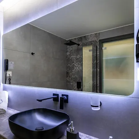 Daria Essence מלון