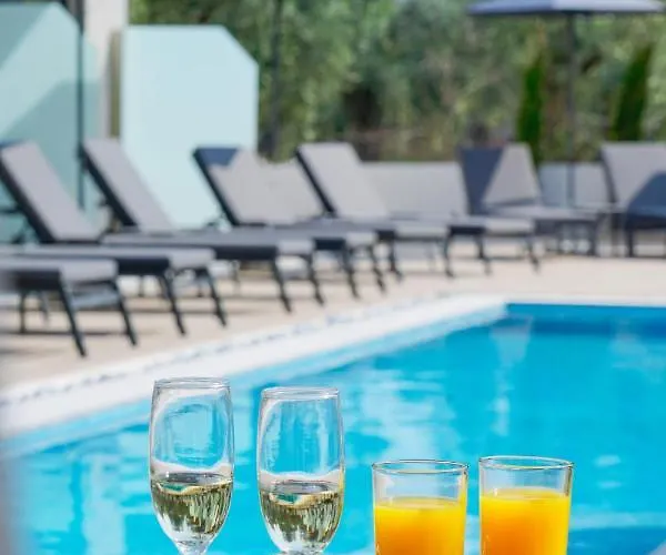 فندق Daria Essence 4*