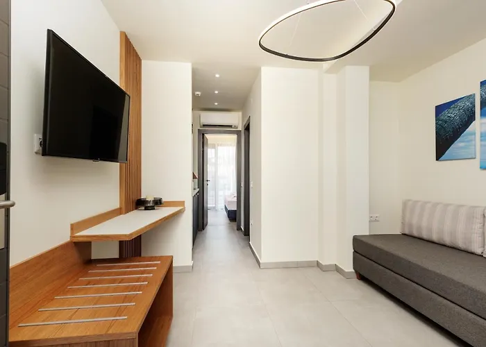 Daria Essence فندق لايميناس